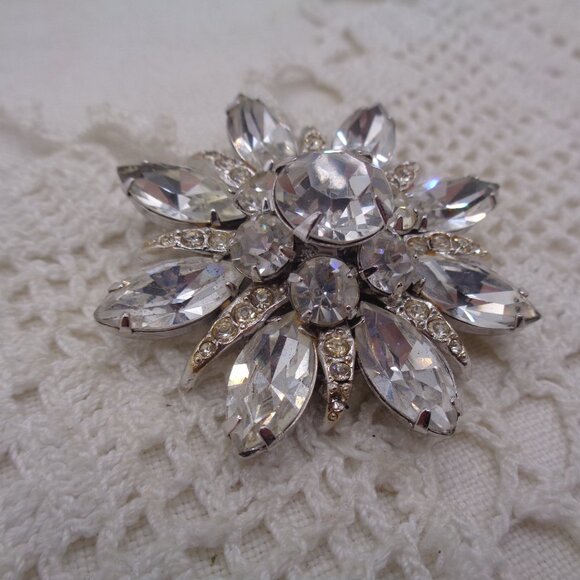Vintage EISENBERG ICE Clear RHINESTONE Layered BROOCH 1 3/4" - Picture 2 of 5